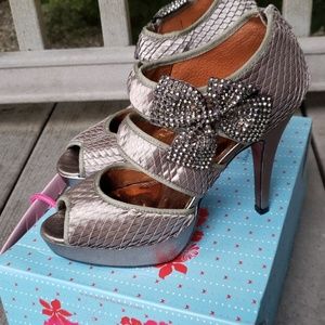 Poetic license Mistletoe toe shoes